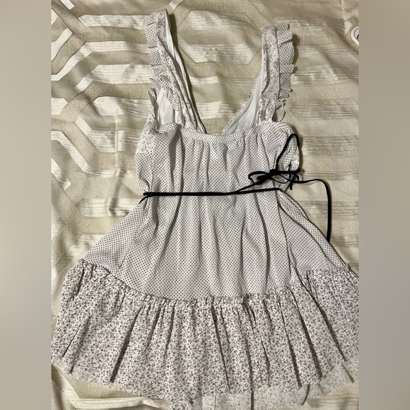 EUC UNITED COLORS OF BENETTON Polkadot and Flower Empire Waist Top, SZ XS - Picture 3 of 5